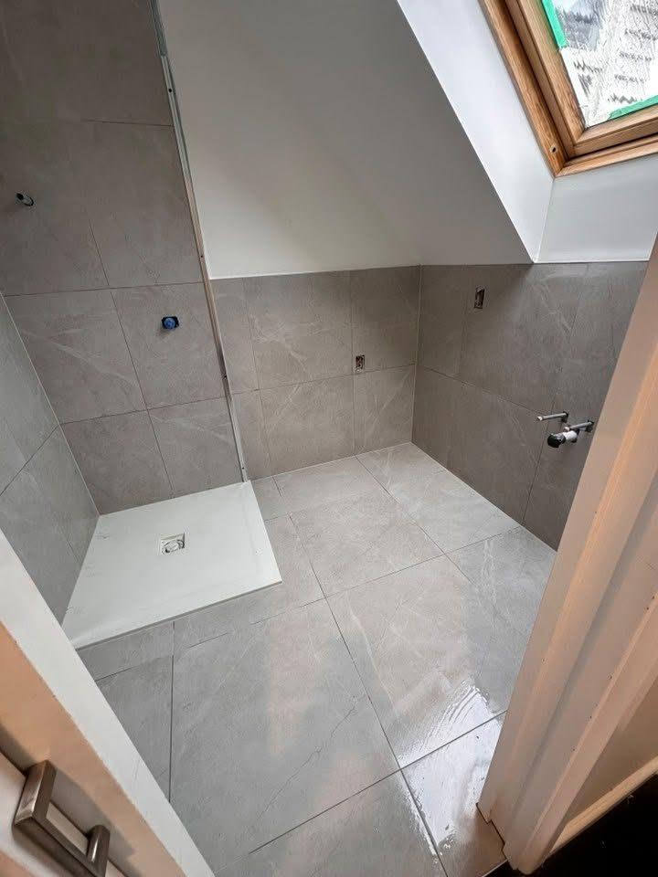 Half-height bathroom wall tiles with shower base