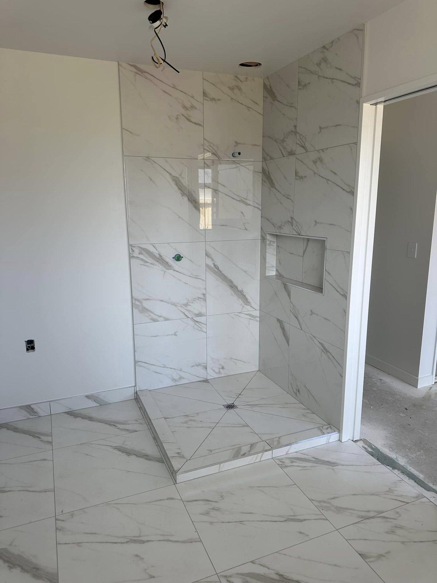 Marble-look tiled shower recess