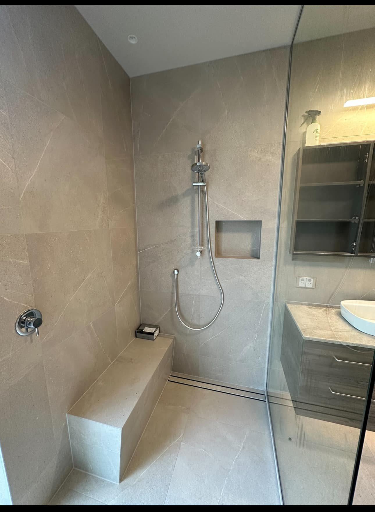 Walk-in shower with tiled bench seat