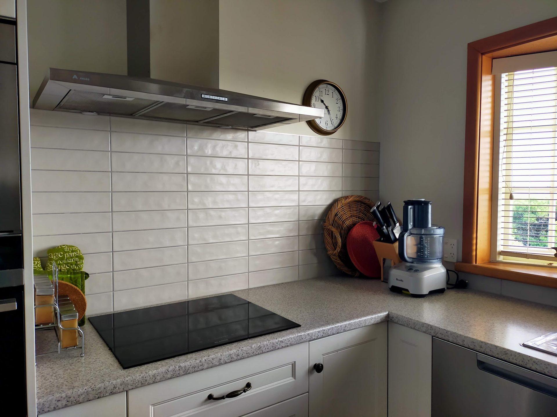 White gloss kitchen splashback tiles