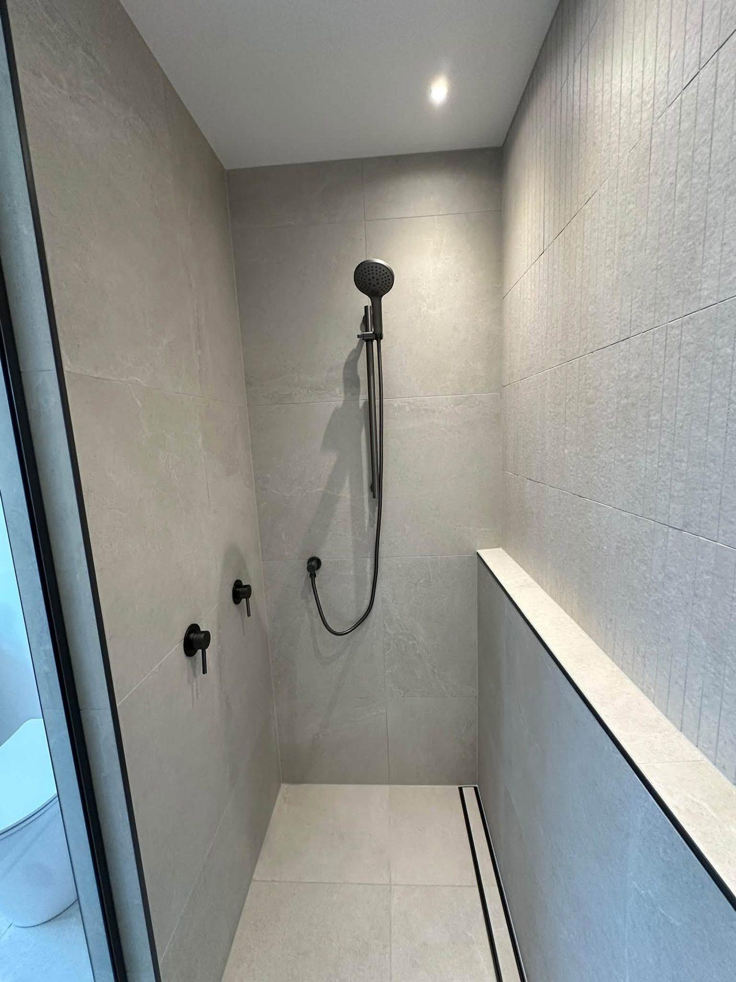 Shower wall tiles with tiled ledge and linear drain